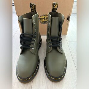 Brand new Dr. Martens 1460 boots Size7